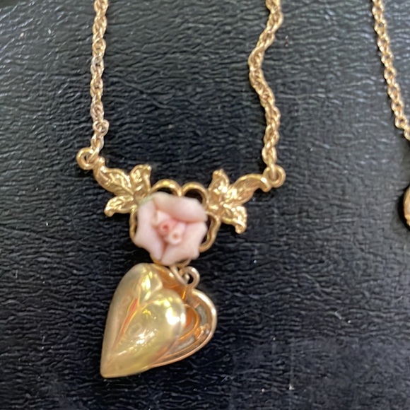 Nice bundle girl’s necklaces. Very sweet. Excellent condition. - Picture 5 of 6